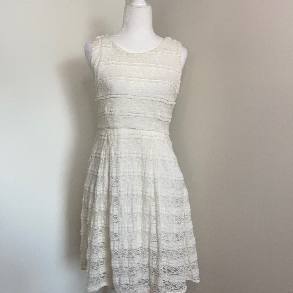 ADORABLE Matilda Jane White lace dress w/h Pockets